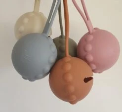 Speenhouder Zand - Fopspeen Opbergen In Een Makkelijk Speendoosjes - Siliconen Speenkoord Houder Voor Fopspeen -Winkel Voor Babyproducten 1200x1101 4