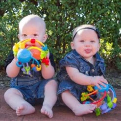 Playgro Speel En Leerbal - Grijp- En Bijtspeelgoed - Klikklak Geluiden - Spiegeltje - Kralen - Cilinder Met Rattelende Ballen 34 Playgro Speel En Leerbal - Grijp- En Bijtspeelgoed - Klikklak Geluiden - Spiegeltje - Kralen - Cilinder Met Rattelende Ballen -Winkel Voor Babyproducten 1200x1200 104