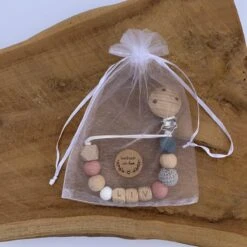 Speenkoord Met Naam | Gepersonaliseerd | Donker Roze - Hout | Kraamcadeau | Baby | Speenclip | Speenketting | Bebbes -Winkel Voor Babyproducten 1200x1200 441