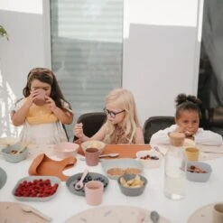 MUSHIE Siliconen Baby Slabbetje Met Opvangbakje | Powder Blue | BPA Ftalaatvrij| Afwasbaar | BIBS | -Winkel Voor Babyproducten 1200x1200 645