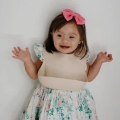 MUSHIE Siliconen Baby Slabbetje Met Opvangbakje | Powder Blue | BPA Ftalaatvrij| Afwasbaar | BIBS | -Winkel Voor Babyproducten 1200x1200 648