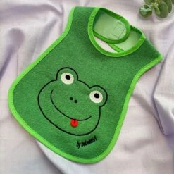 Baby Slabbetje Waterdicht Groen Kikker Print - Waterproof -Winkel Voor Babyproducten 1200x1200 699
