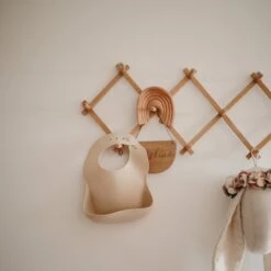 Mushie Siliconen Baby Slabber Met Opvangbakje - Woodchuck -Winkel Voor Babyproducten 1200x1200 772