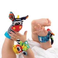 Playgro Pols- En Voetrammelaarset Zebra & Giraf - Set Van 4 Stuks, 2 Polsbandjes En 2 Rammelsokjes -Winkel Voor Babyproducten 1200x1200 93