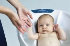 Babypatent Aquascale Babybadje - 3 In 1 Babybadje Met Digitale T° En Digitale Weegschaal - Babybadjes -Winkel Voor Babyproducten 1200x783 1