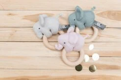 Baby's Only Houten Baby Rammelaar Olifant Gebreid - Classic Roze - Baby Cadeau -Winkel Voor Babyproducten 1200x800 9