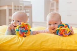 Playgro Buigbare Bendy Ball - Grijp- En Bijtspeelgoed - Incl Rammelaar - Activiteitenbal -Winkel Voor Babyproducten 1200x802