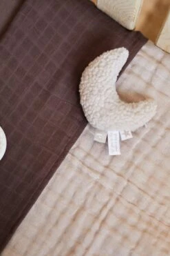 Jollein Rammelaar Moon - Nougat -Winkel Voor Babyproducten 799x1200 6