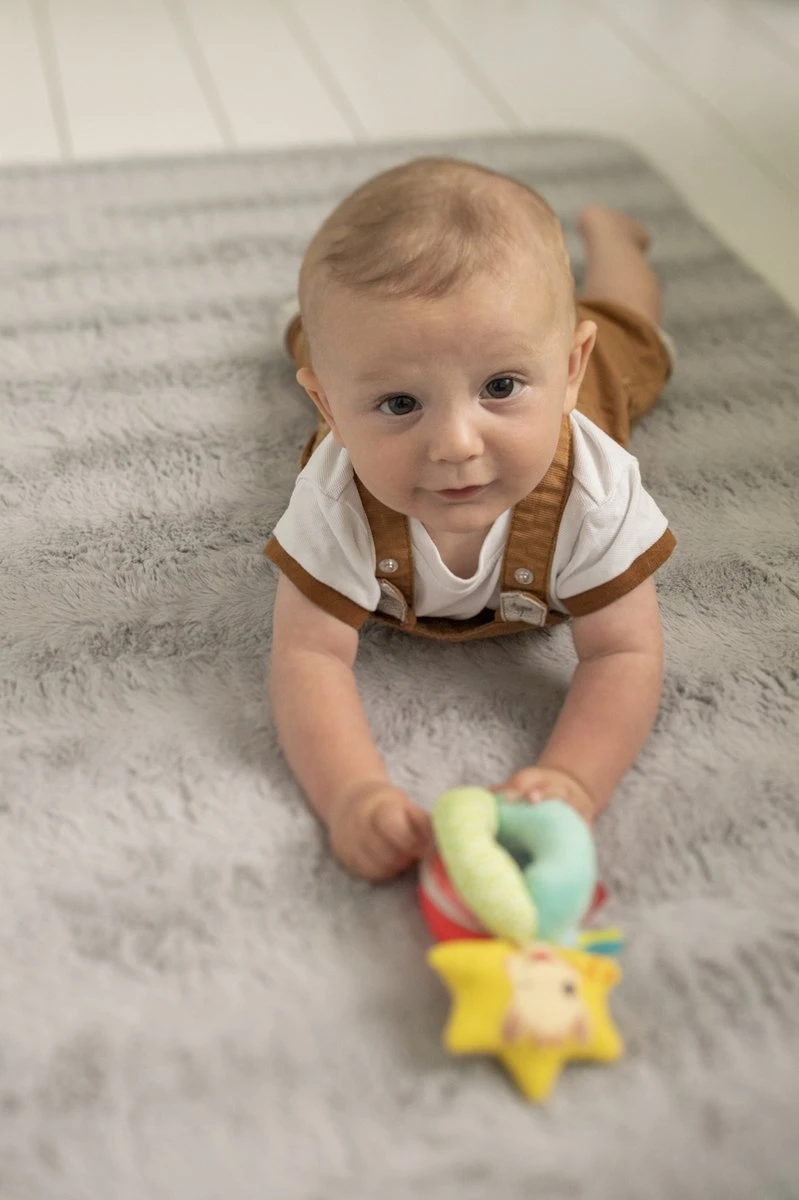 Sophie De Giraf - Rammelaar - Stoffen Balletjes Rammelaar 4 Sophie De Giraf - Rammelaar - Stoffen Balletjes Rammelaar - Afbeelding 2