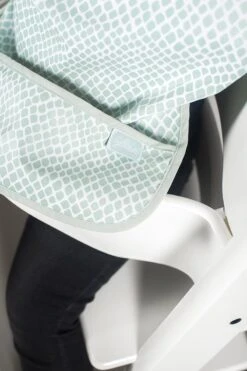 Jollein Slab Waterproof Met Mouw Snake - Soft Green -Winkel Voor Babyproducten 800x1200 79
