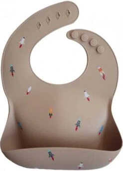 Mushie Siliconen Baby Slabbetje Met Opvangbakje | Retro Cars | BPA Ftalaatvrij| Afwasbaar -Winkel Voor Babyproducten 870x1200 2