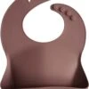 Mushie Siliconen Baby Slabber Met Opvangbakje - Woodchuck -Winkel Voor Babyproducten 877x1200 1