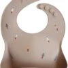 Mushie Siliconen Baby Slabbetje Met Opvangbakje | Rocket | BPA Ftalaatvrij| Afwasbaar -Winkel Voor Babyproducten 879x1200 2