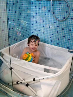 BiBaBad Verstelbaar Wit 70-90 Cm, Badzak Met Knoopsluiting. Maak Van Je Douche Een Kinderbad. Dit Opvouwbaar Bad Kun Je In Lengte Breedte En Hoogte Aanpassen Zodat Je Optimaal Gebruik Kunt Maken Van Je Doucheruimte. -Winkel Voor Babyproducten 906x1200 4