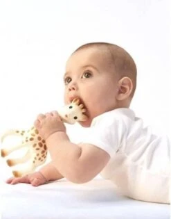 Sophie De Giraf - Bijtspeeltje - In Witte Geschenkdoos -Winkel Voor Babyproducten 942x1200 1